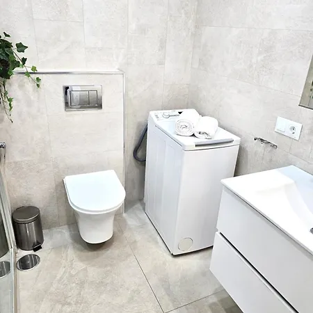 First Line Sea View Apartment *